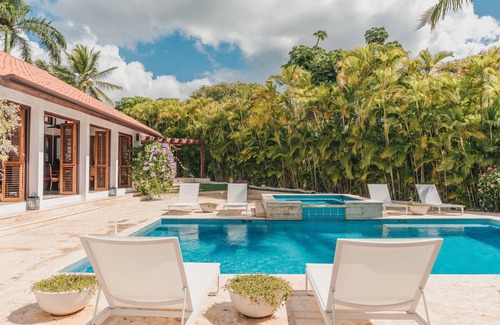 Los Lagos House | CASA BELLA- PRISTINE 5BD-STEPS TO MINITAS BEACH-pool, jacuzzi, cabana, golf cart