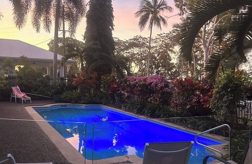 Holloways Beach House | Casa Bella Vista - Luxury Beachfront Home near Great Barrier Reef