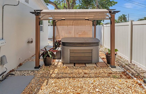 Driftwood House | Casa Bella2:Private Jacuzzi, Pool table,Hardrock
