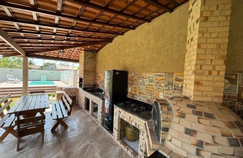 Praia Seca House | Casa bem espaçosa com piscina, campo de futebol e área gourmet a um quarteirão da lagoa de Praia Seca