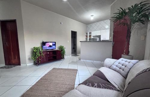 Parque Sagrada Familia House | Casa BemTeVi próximo ao Shopping