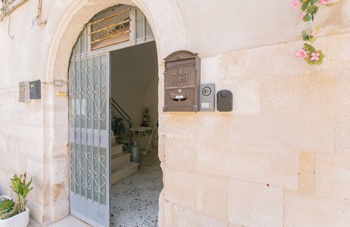 Bitonto Apartment | Casa Bianca bnb,Big Terrace,10 min Airport Beaches