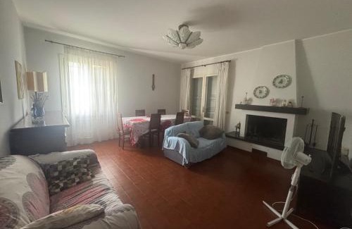 Magreta Apartment | Casa Bianca con giardino a Magreta di Formigine