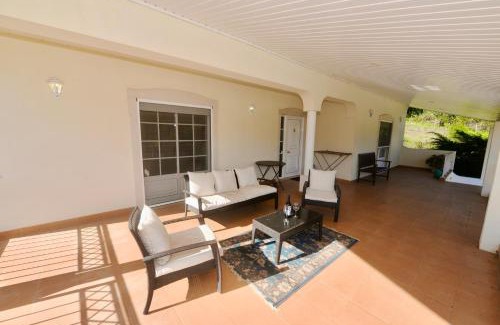 A Dos Francos House | Casa Bianca