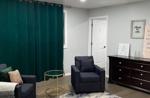 Calumet City Villa | Casa Blanc 3Bed 2Bath Ranch with Art Porch,TVs and Huge Front Yard to Enjoy!