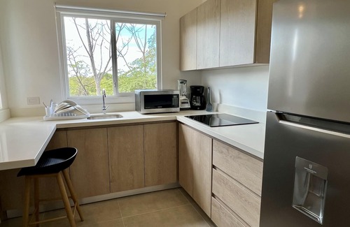 Manuel Antonio House | Casa Blanca: 6 Apartments, Central, Pool, Jacuzzi, Rancho & Secure Parking