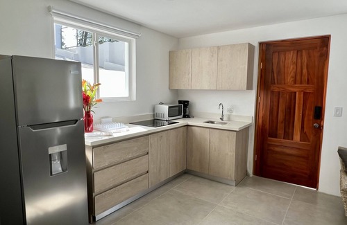 Manuel Antonio House | Casa Blanca: 6 Apartments, Central, Pool, Jacuzzi, Rancho & Secure Parking