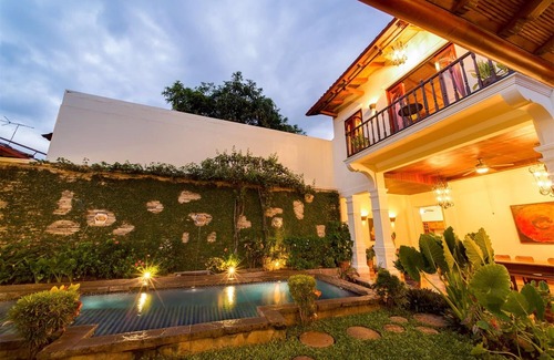 Granada Villa | Casa Blanca, Beautiful Restored 250 Year Old Villa. Oasis in Heart of Granada