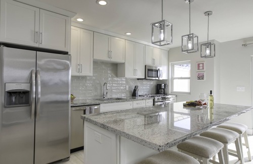 Callender House | Casa Blanca Big 7Bdrm Home Steps to Beach, Golf & Wine