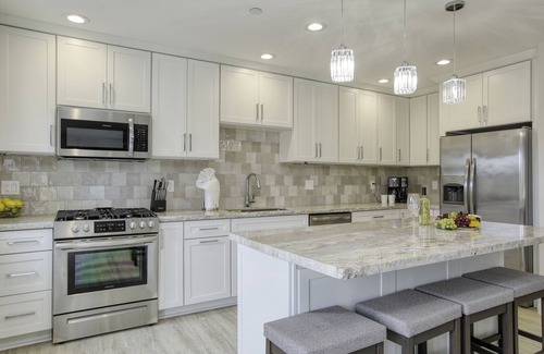 Callender House | Casa Blanca Big 7Bdrm Home Steps to Beach, Golf & Wine