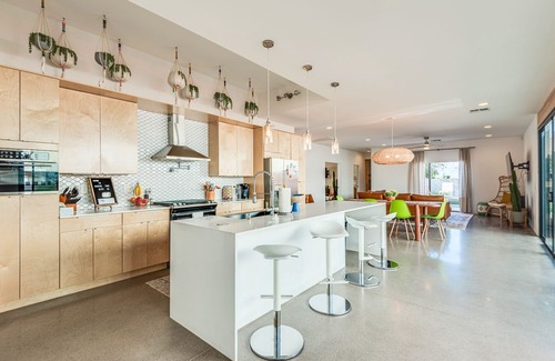 Phoenix House | Casa Blanca by AvantStay | Private Yard w/Pool, Patio + Bar | Prime Location