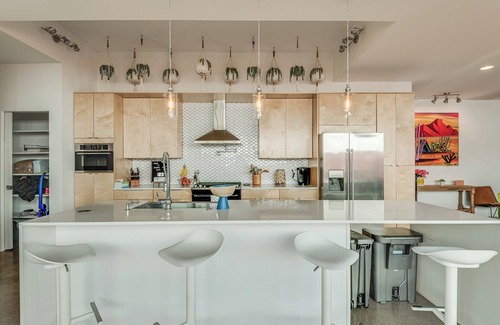 Phoenix House | Casa Blanca by AvantStay | Private Yard w/Pool, Patio + Bar | Prime Location