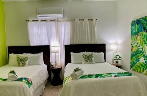 Miramar House | Casa Blanca ~ Center of Miramar: Caribbean Living