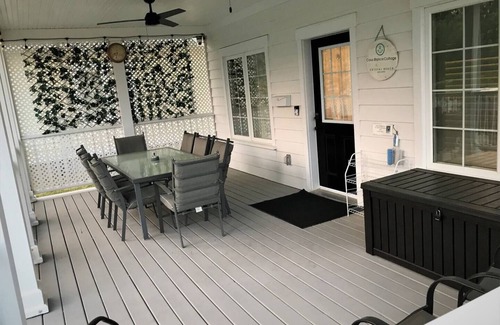 Crystal Beach House | Casa Blanca Cottage - 7 Minute walk to Crystal Beach