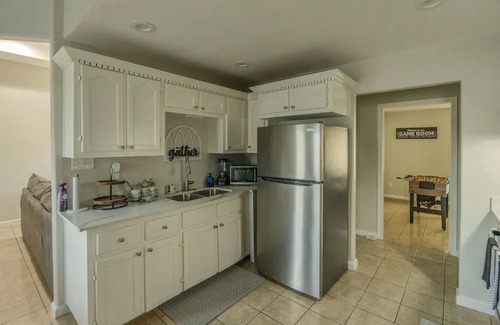 Weslaco House | Casa Blanca, Cozy Mid valley