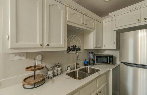 Weslaco House | Casa Blanca, Cozy Mid valley