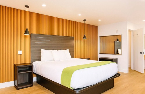 Azusa Hotel | Casa Blanca Hotel & Suites Azusa