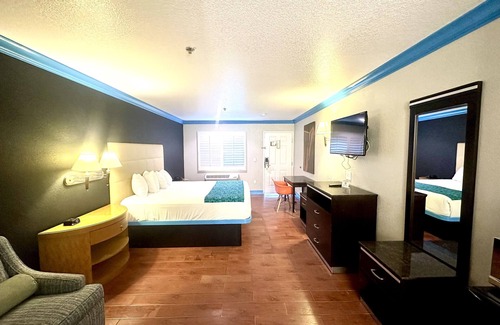 Orange Hotel | Casa Blanca Hotel & Suites Orange