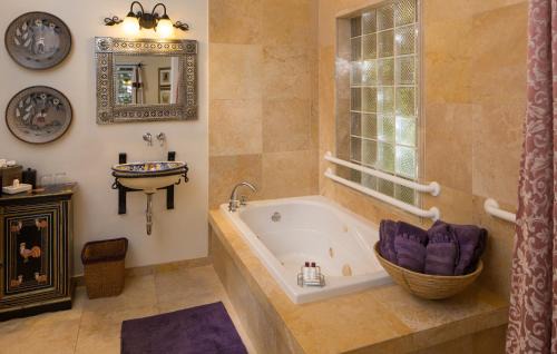Farmington Bed & Breakfast | Casa Blanca Inn and Suites