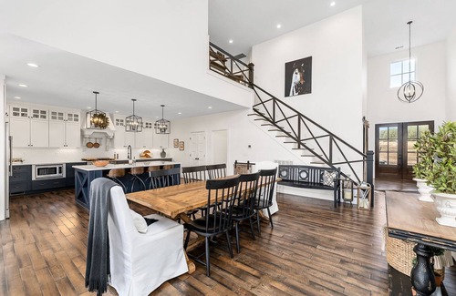 Smithville Ski Chalet | Casa Blanca, Overlooking Center Hill Lake (Dog-Friendly)