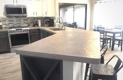 Sierra Vista House | Casa Blanca Retreat, 3 BR Home w/A/C & Free Wi-Fi