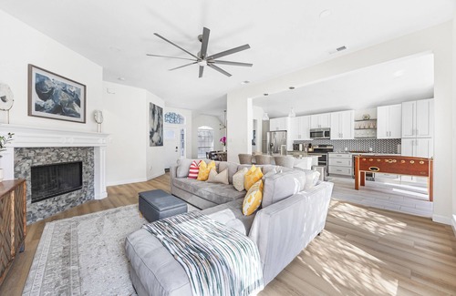 Allen House | Casa Blanca Retreat - Heated Pool & Jacuzzi