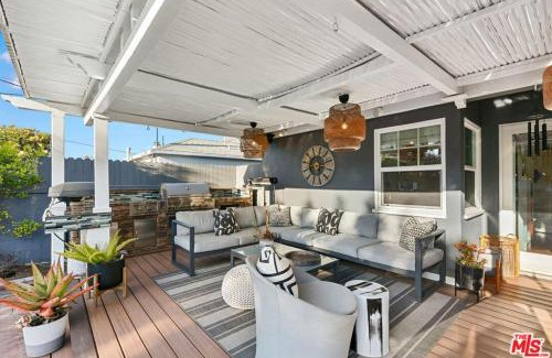 Westchester House | Casa Blanca - STUNNING Luxe, Secure, Private Guest House, Pool, Sauna, Free Parking