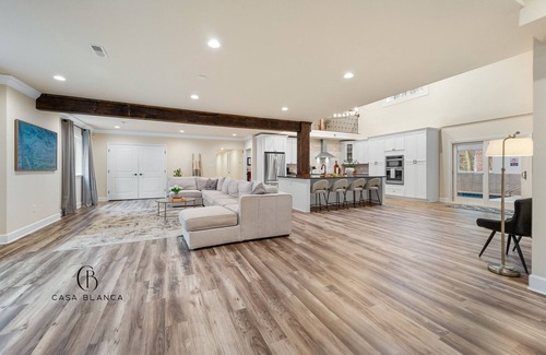Carrolltowne House | CASA BLANCA