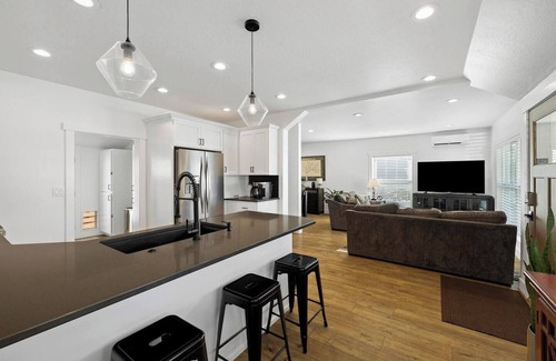 Garden District House | Casa Blanca - walking distance to Midtown!