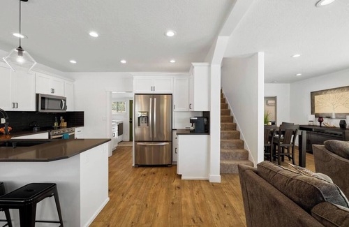 Garden District House | Casa Blanca - walking distance to Midtown!