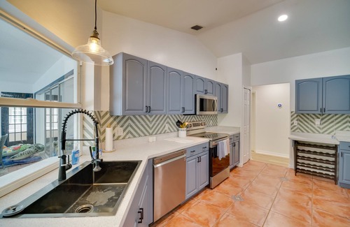 Sebastian Highlands House | 'Casa Blanco' Escape w/Fire Pit in Sebastian!