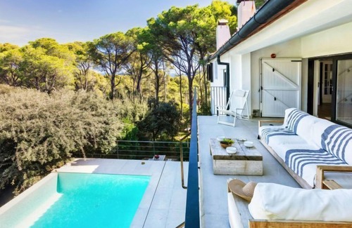 Pals House | Casa Blue Art by Interhome