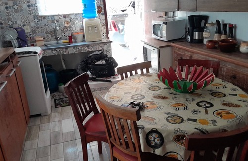 Araruama House | Casa Boa, 3 Quartos Sendo Duas Suites, 100 Metros da Praia do Barbudo. Araruama
