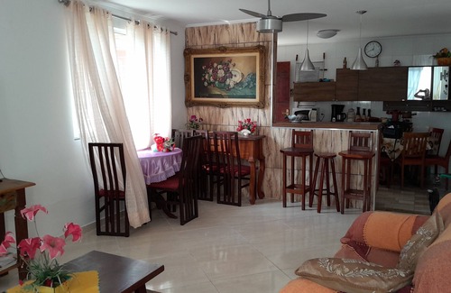 Araruama House | Casa Boa, 3 Quartos Sendo Duas Suites, 100 Metros da Praia do Barbudo. Araruama