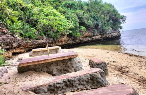 Alaminos House | Casa Bolo with Private Beach near Hundred Islands