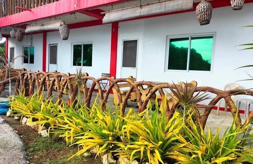 Alaminos House | Casa Bolo with Private Beach near Hundred Islands
