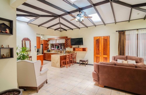 Daniel Flores House | CASA BONANZA PEREZ ZELEDON