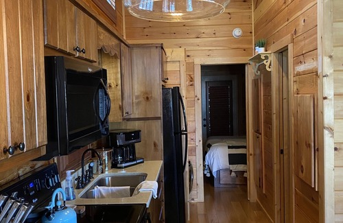 Upward Cabin | *CASA BONITA* Hiking, Biking, Wineries, Breweries