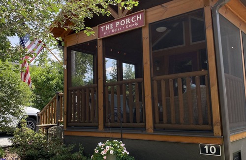Upward Cabin | *CASA BONITA* Hiking, Biking, Wineries, Breweries