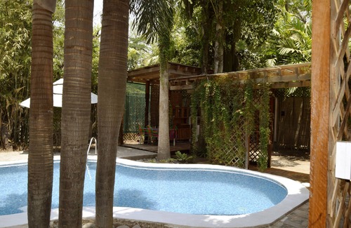 El Tunco House | Casa Bonita: Private Oasis in Charming Beach Town