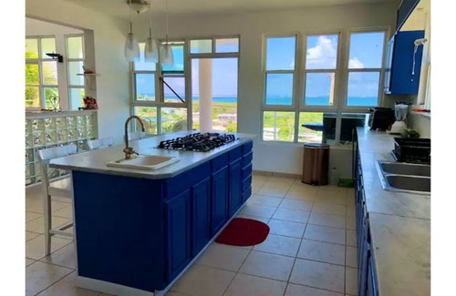 Fajardo House | Casa Bonita, the Mystic sea.