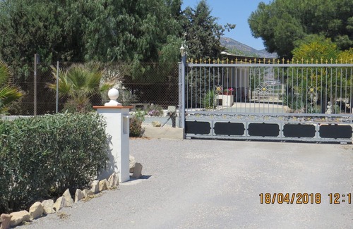 Lorca House | Casa BougainvilleanRelax by the pool, it is yours for the length of your stay