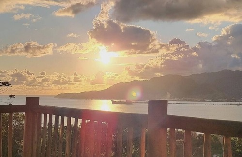 Morro da Cruz House | Casa Brisa e Vista MAR right in the center of Ilhabela, on Perequê beach!