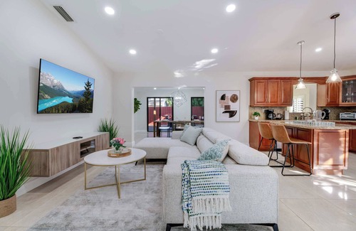 The Hammocks House | Casa Brisa - Stylish, BBQ, Near heart of Kendall