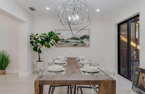 The Hammocks House | Casa Brisa - Stylish BBQ Near heart of Kendall