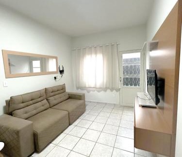 Santa Monica Apartment | Casa c ar condicionado, próximo a Ufu, Parque do Sabia