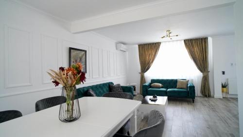Sanmartin Villa | Casa Canadiana