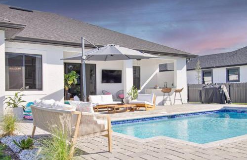 Diplomat House | Casa Capri - Heated Pool