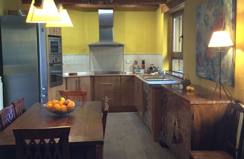 Lascuarre House | Casa Carbonero is a rural house located in Lascuarre, a medieval town
