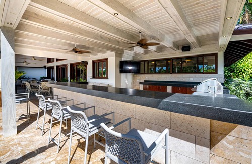 Las Palmas Villa | Casa Carter! 5 bedroom villa with pool, jacuzzi, outdoor BBQ & staff